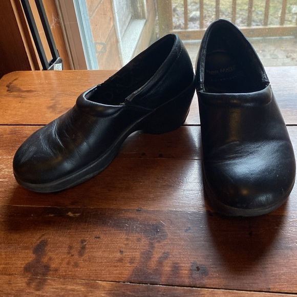 Nurse Mates Shoes - Nurse Mates Bryar womens slip resistant slip on shoes clogs black size 6 1/2M